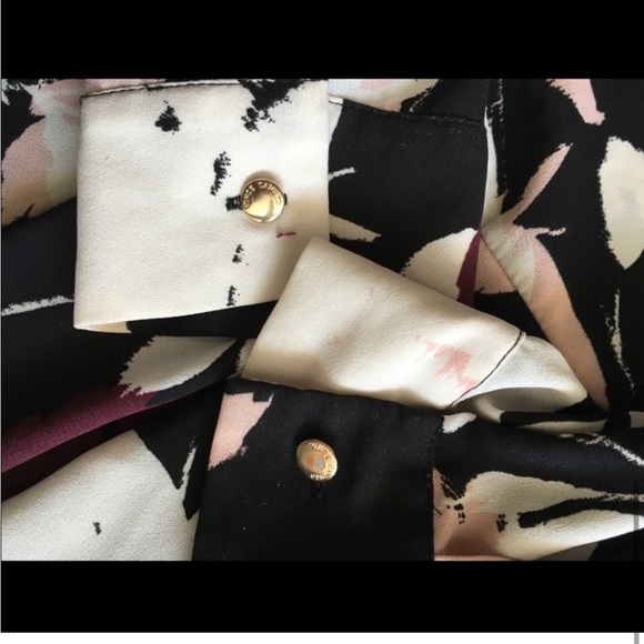 Vince Camuto Floral Blouse Pleat Back High Low Top - Picture 10 of 10